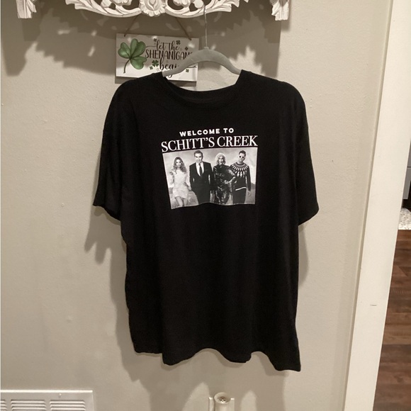 EUC - Worn Once - Torrid Black Schitt's Creek Graphic Tee - Sz 0!! - Picture 7 of 7